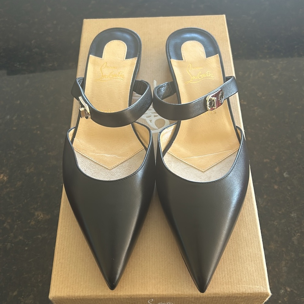 New Christian Louboutin Choc Lock Leather Flat